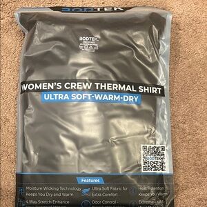Women’s crew, thermal shirt, ultra soft, warm dry. Size Medium